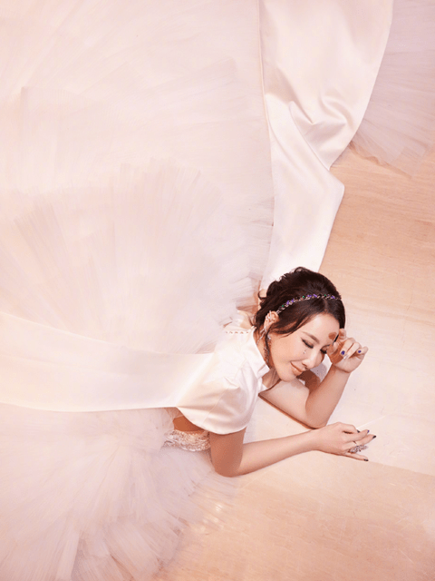 《声生不息》新舞台，李玟穿婚纱唱《天若有情》，致敬刘德华电影 (图3)